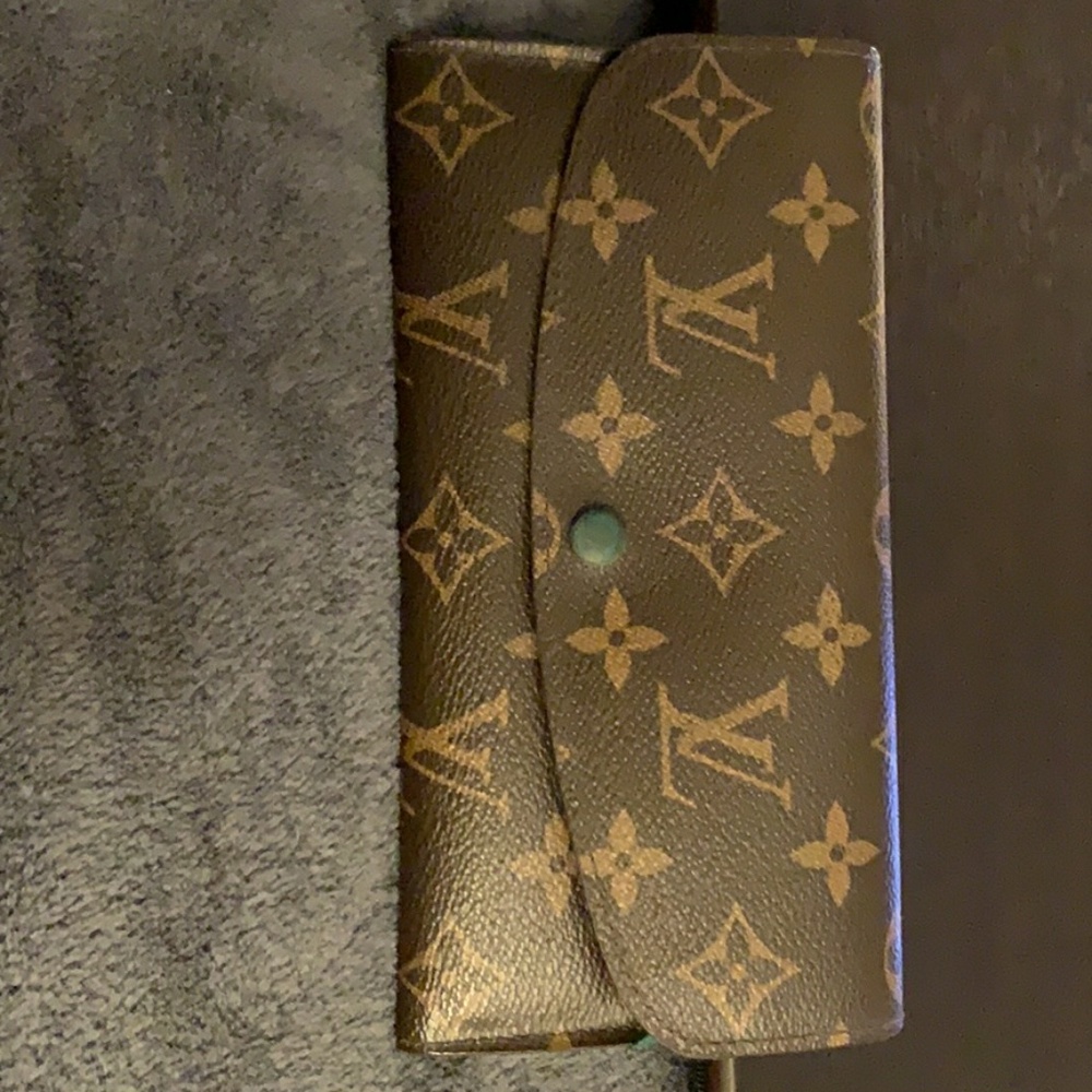 💯 Authentic Louis Vuitton Emilie Wallet